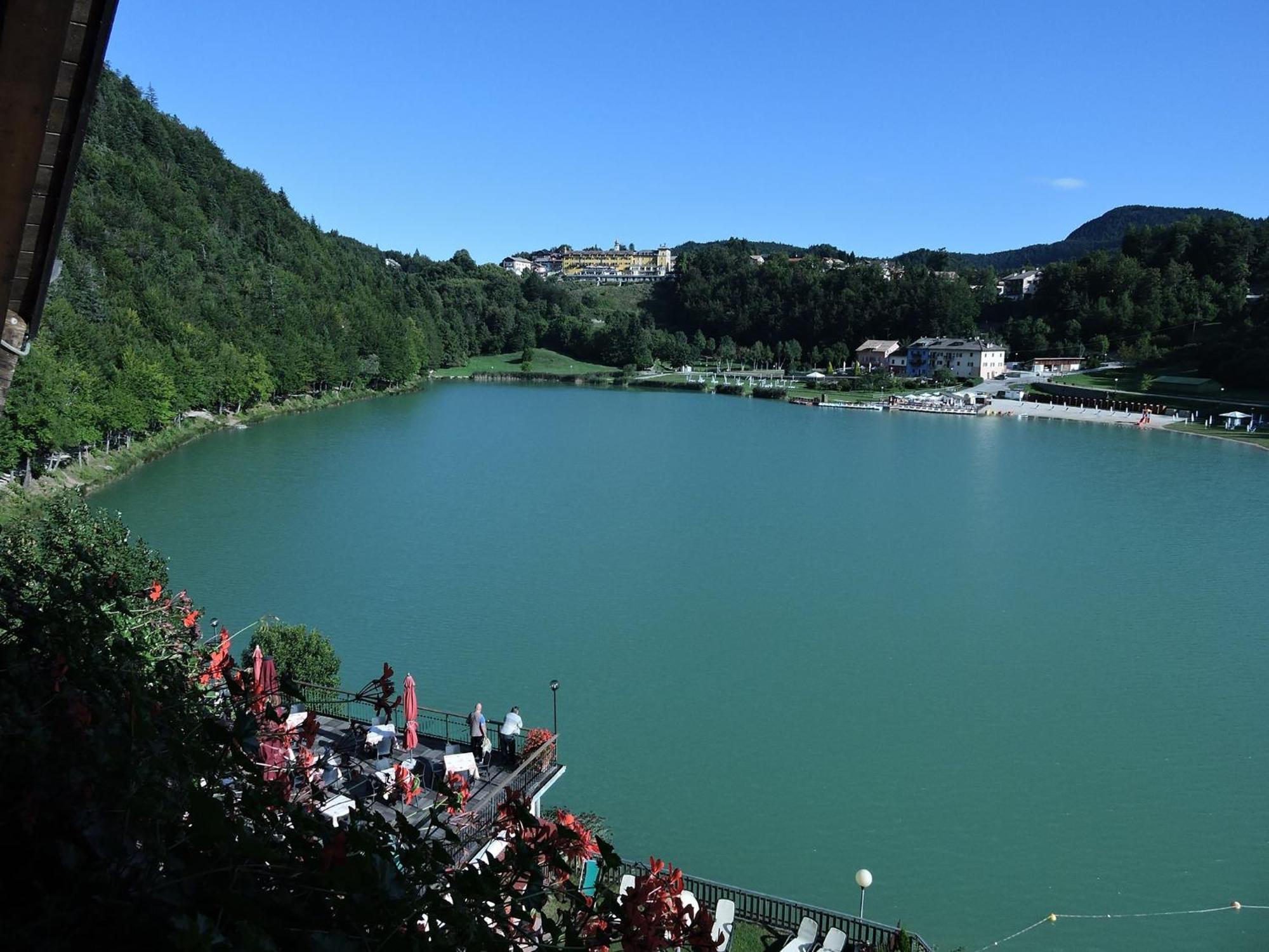 Hotel Al Lago Lavarone Værelse billede