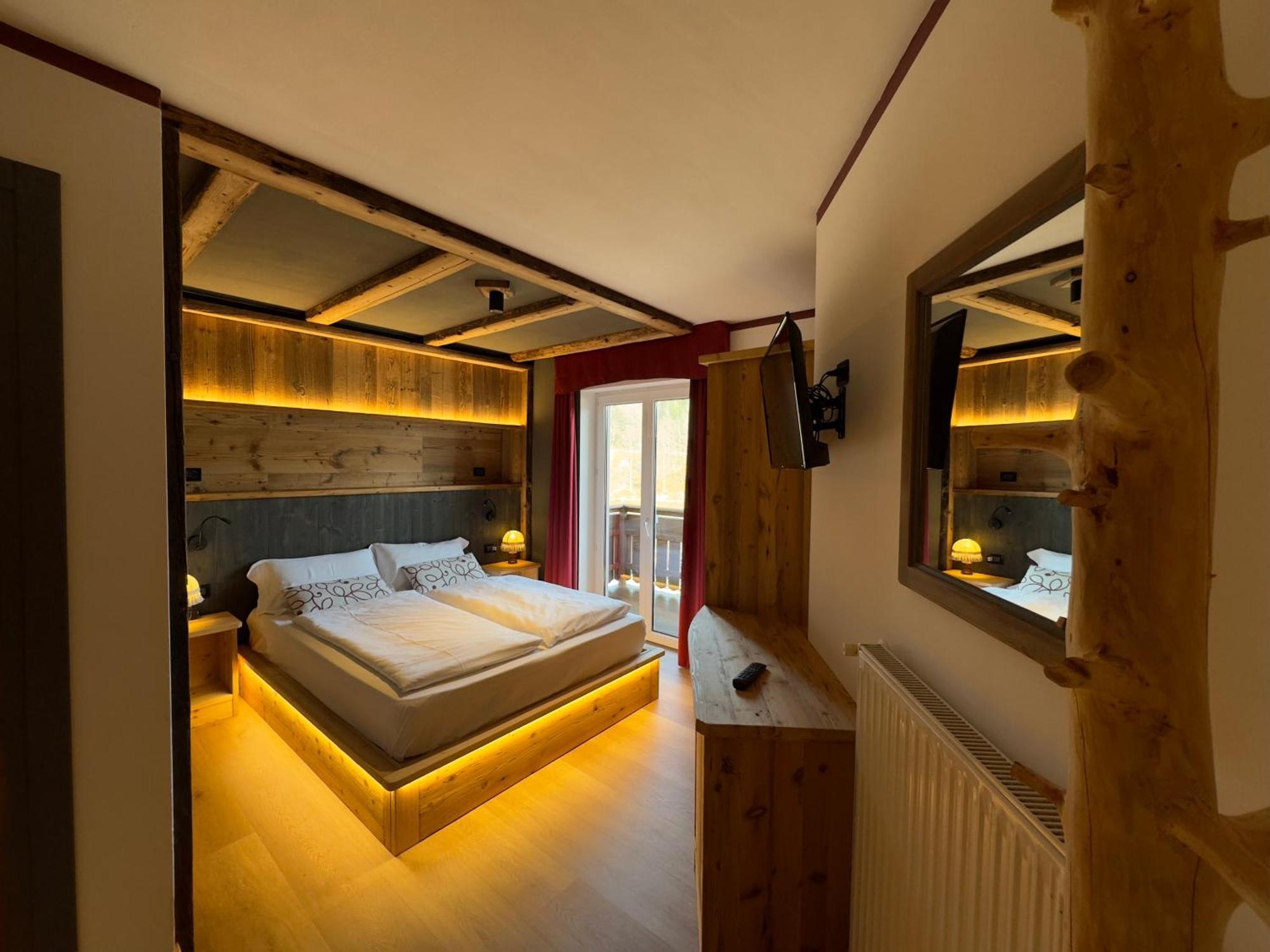 Hotel Al Lago Lavarone Eksteriør billede